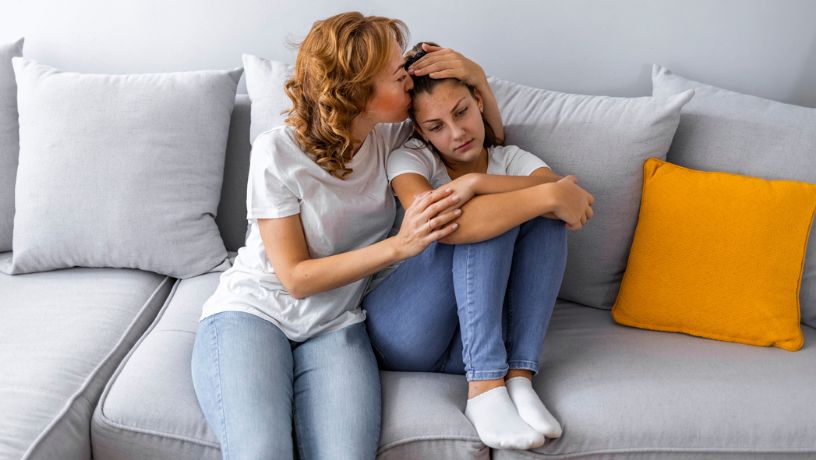Consejos para padres: ¿Cómo ayudar a que tu hijo adolescente sobrelleve una ruptura amorosa?
