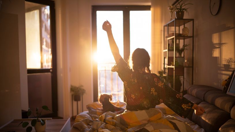 ¿Cómo despertarse más temprano? Ocho consejos que brindan los expertos para lograrlo